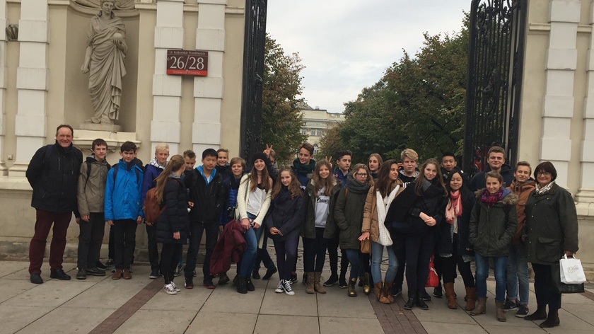 Schülerinnen und Schüler in Warschau