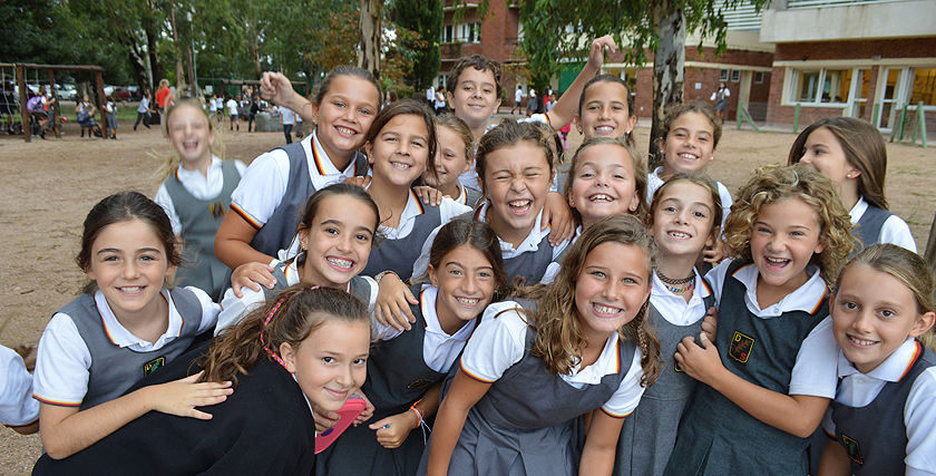 Gruppenbild: Schülerinnen und Schüler der Deutschen Schule Montevideo 
