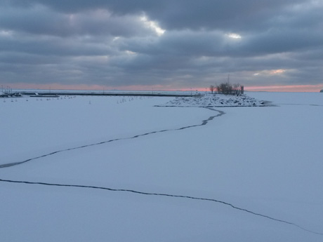 Das zugefrorene Meer vor Helsinki im Winter